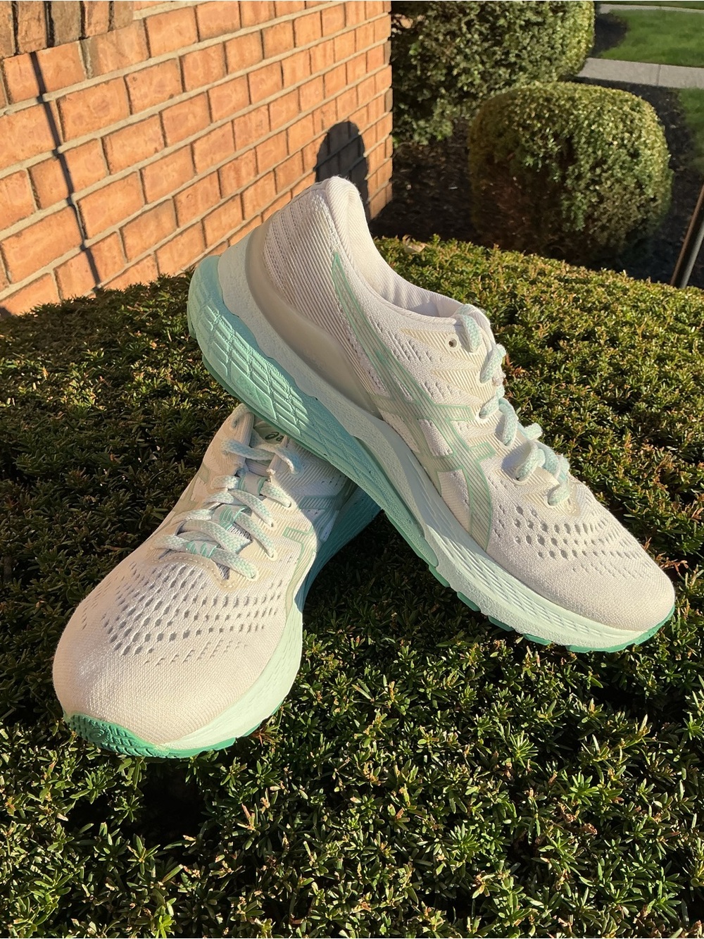 ASICS Gel-Kayano 28 Women’s Size 8 White Oasis Green Running Shoes 1012B047